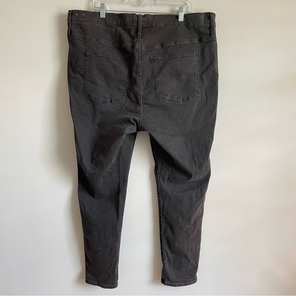 Madewell Petite 9" High-Rise Skinny Jeans in Lunar Wash - Picture 3 of 10